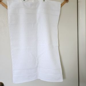 Hotel Vendome 100% cotton white textured hand towel NWOT